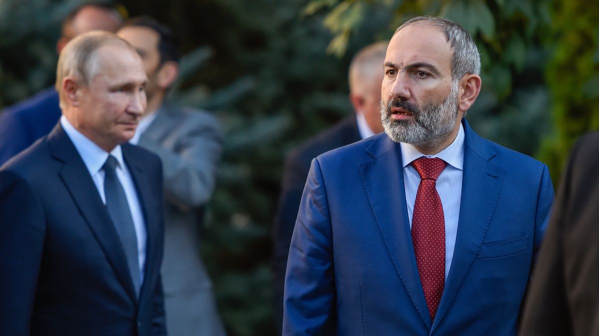 Arménský premiér vyplísnil Putinovu vojenskou alianci. Jiného spojence nemá